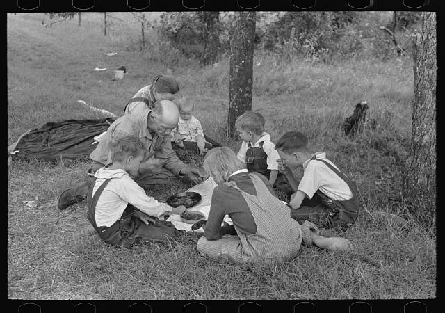 Migrant family eating lunch,east of Fort Gibson,Muskogee County,Oklahoma,OK,7