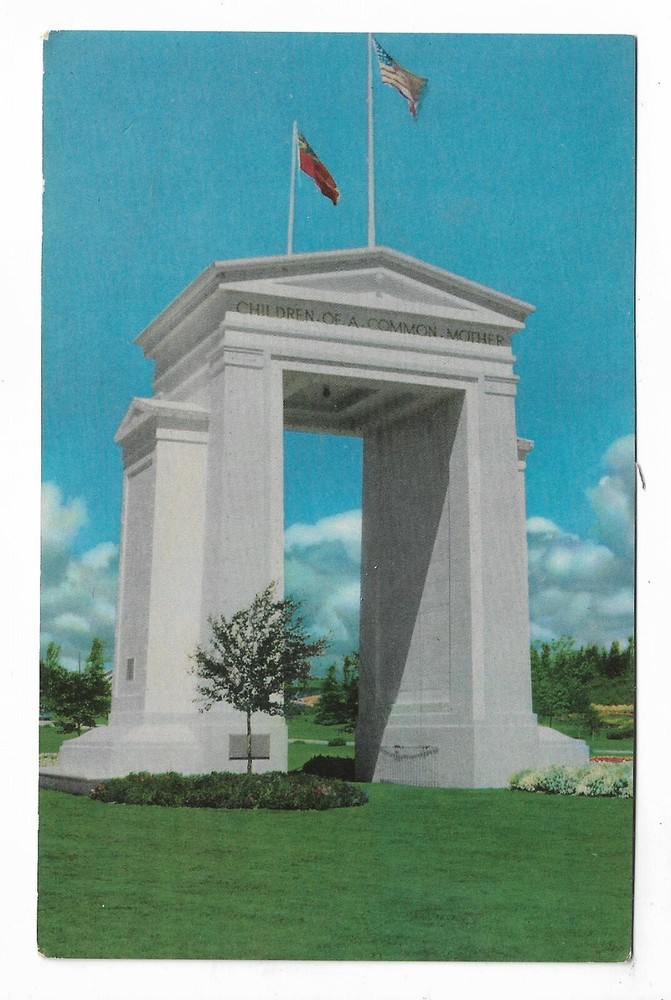 VTG Postcard Peace Arch in Blaine, Washington