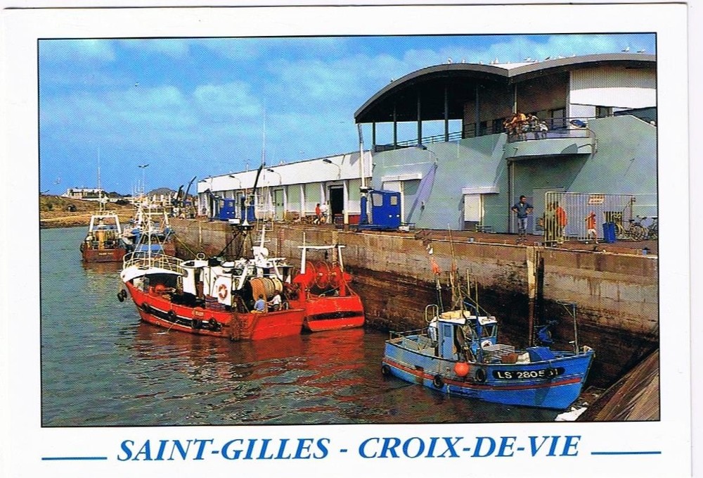France Postcard Saint Gilles Croix de Vie Cote de Lumiere Baineaire Station Fish