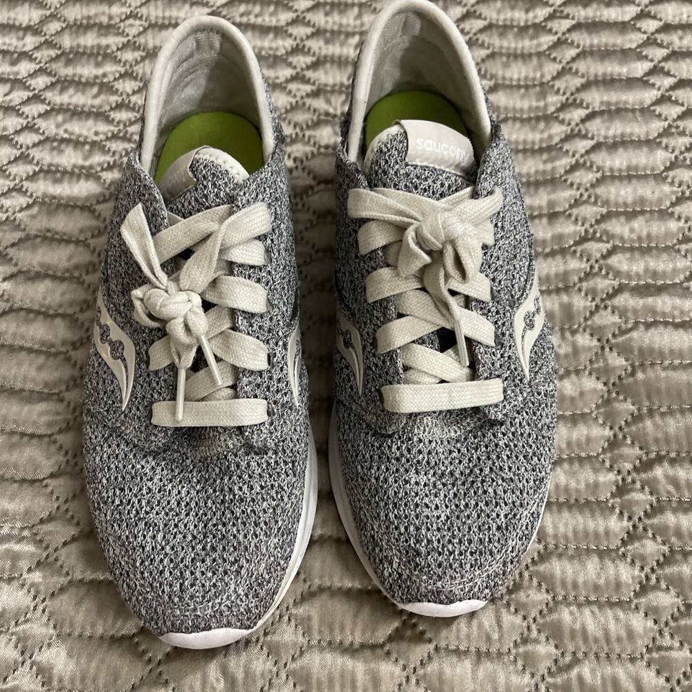 Saucony Women's Kineta Relay Size 8.  Heather Gray.  Great Condition