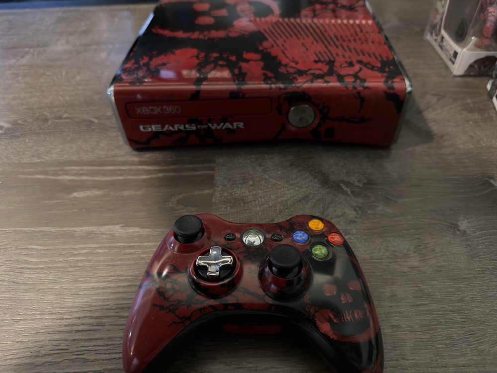 Xbox 360 S Console Gears of War Edition with 1 Controller Limited Edition