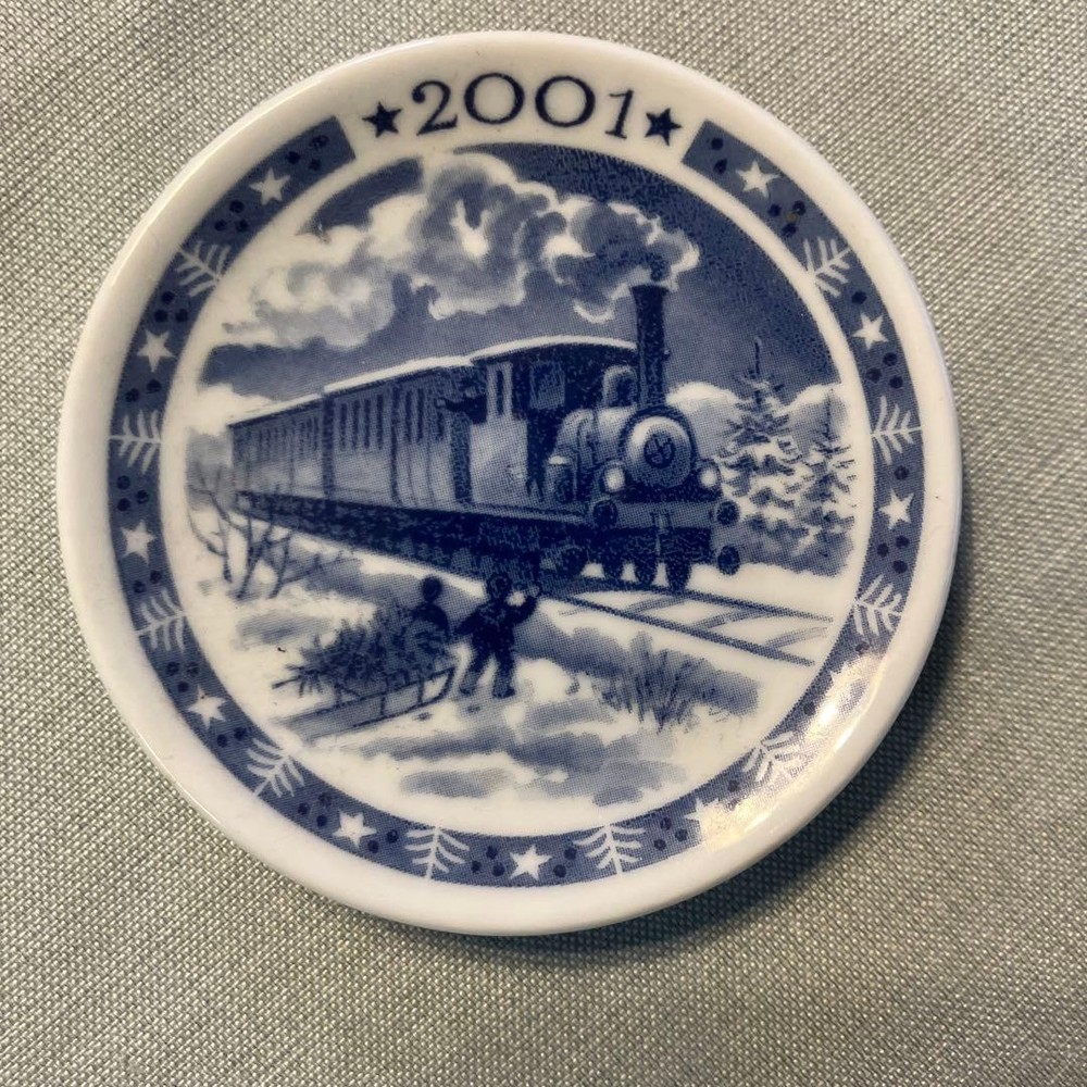 Royal Copenhagen Steam Locomotive Plate 2001 Used Collectible