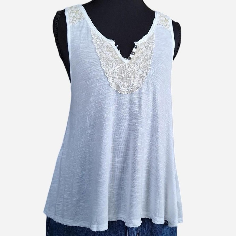 Aeropostale Women's White and Cream Vest