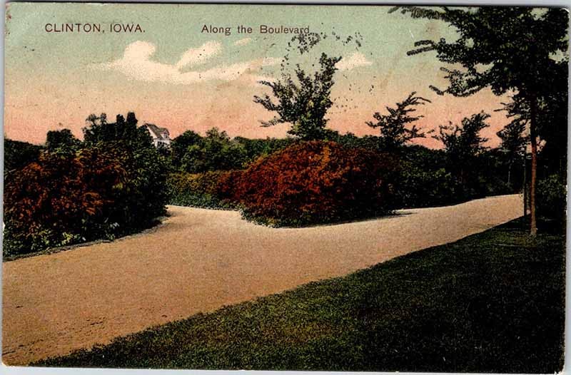 Postcard ROAD SCENE Clinton Iowa IA m/09 AL2643