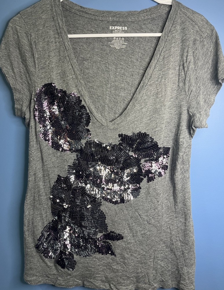 EXPRESS Women’s SHORT SLEEVE Grey V NECK FLOWER SEQUIN SHIRT Large