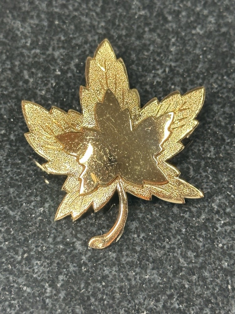 Vintage Signed MONET Textured Shiny Gold Tone Maple Leaf Brooch Pin