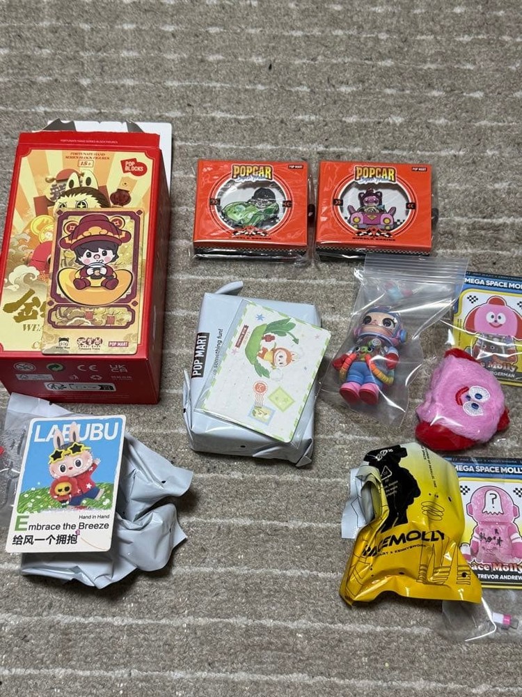 POPmart vaRIOs sets