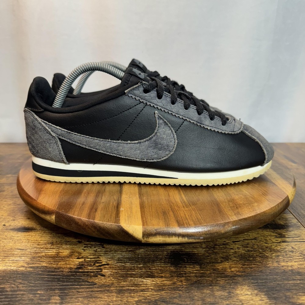 Nike Cortez Classic Leather Shoes Womens Size 11 Black Gray Suede 905614-002