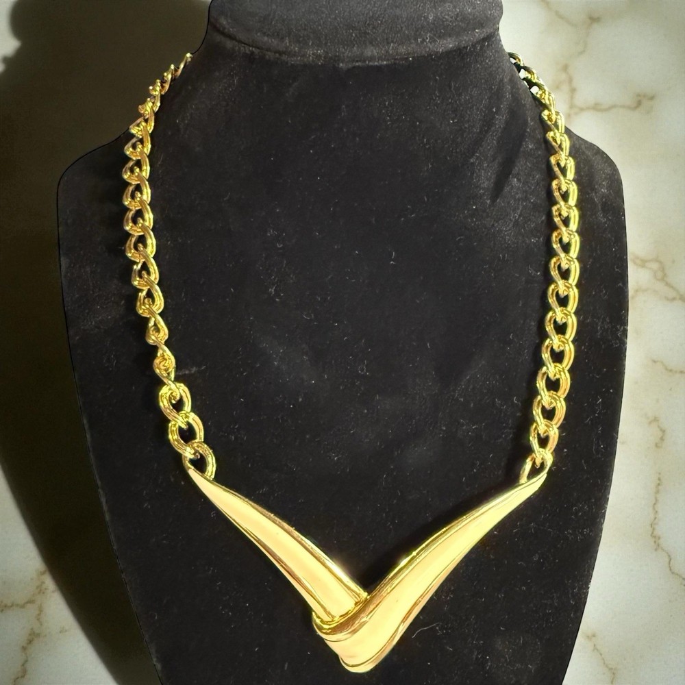 VTG Monet Gold Tone Chain Link Cream White Enamel V Choker Bib Necklace 17