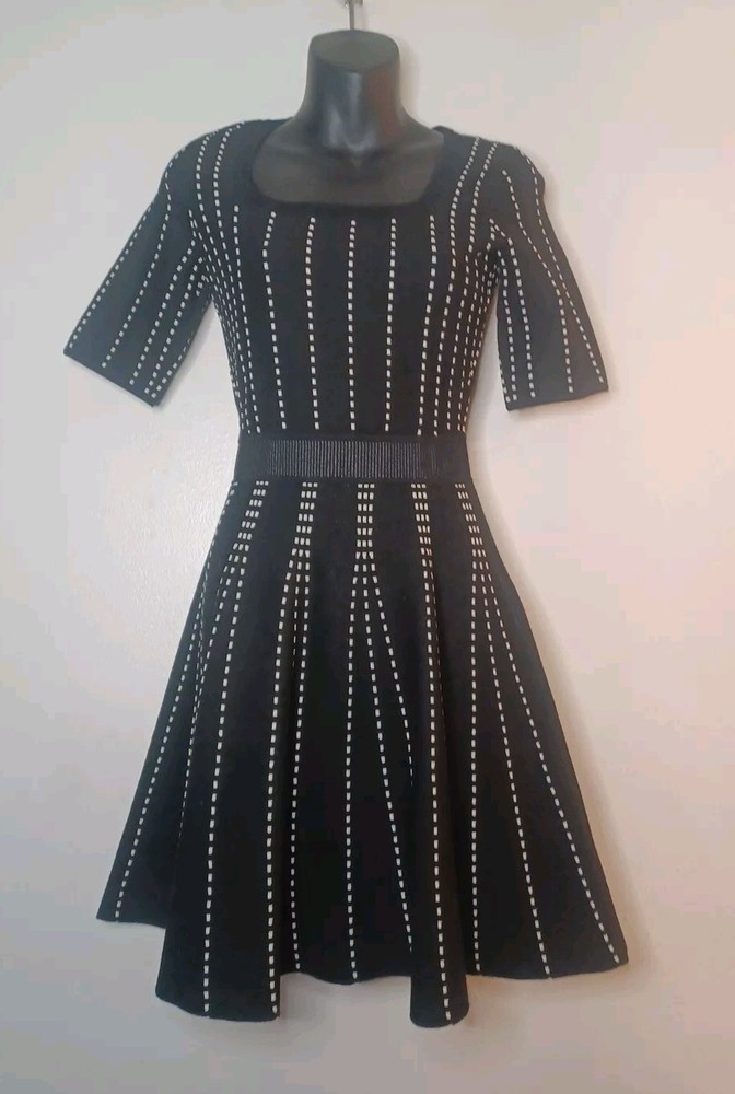 Club Monaco Dress Women's Size XS Black & White Knit Flare Short