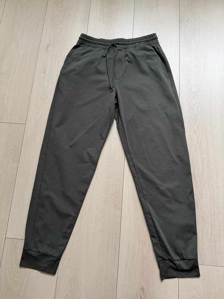 Uniqlo Men's Jogger Pants Size M  Polyester Drawstring Tapered