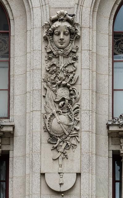 Photo:Dallas Texas Adolphus Hotel 2014 facade detail stone carving