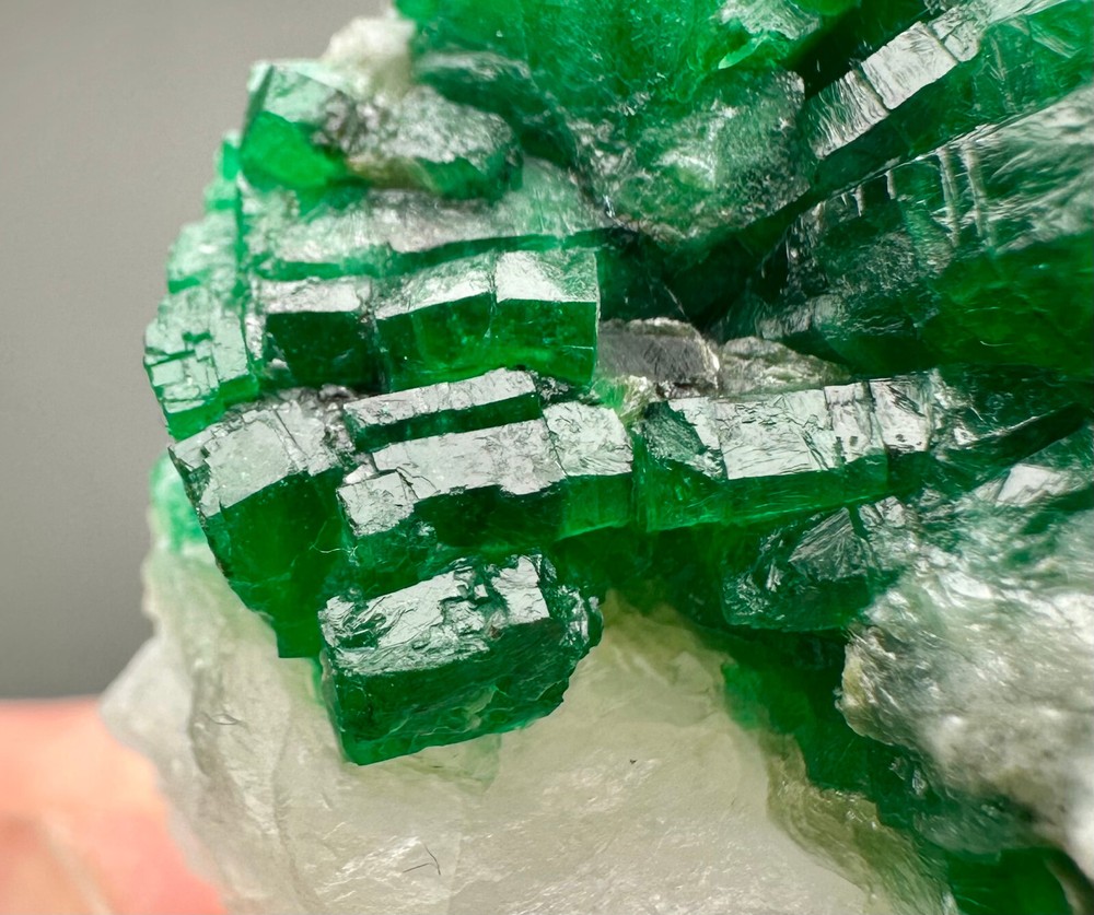 160 Ct. Full Terminated Top Green Emerald Crystals Cluster On Milky Quartz @Pak