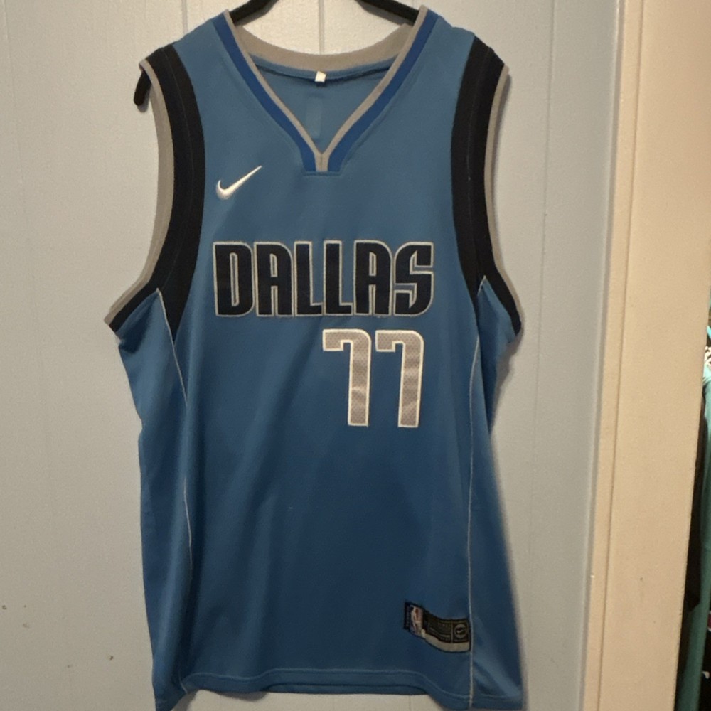 Nike Dallas Mavericks Luka Dončić #77 NBA Swingman Jersey Blue Size L