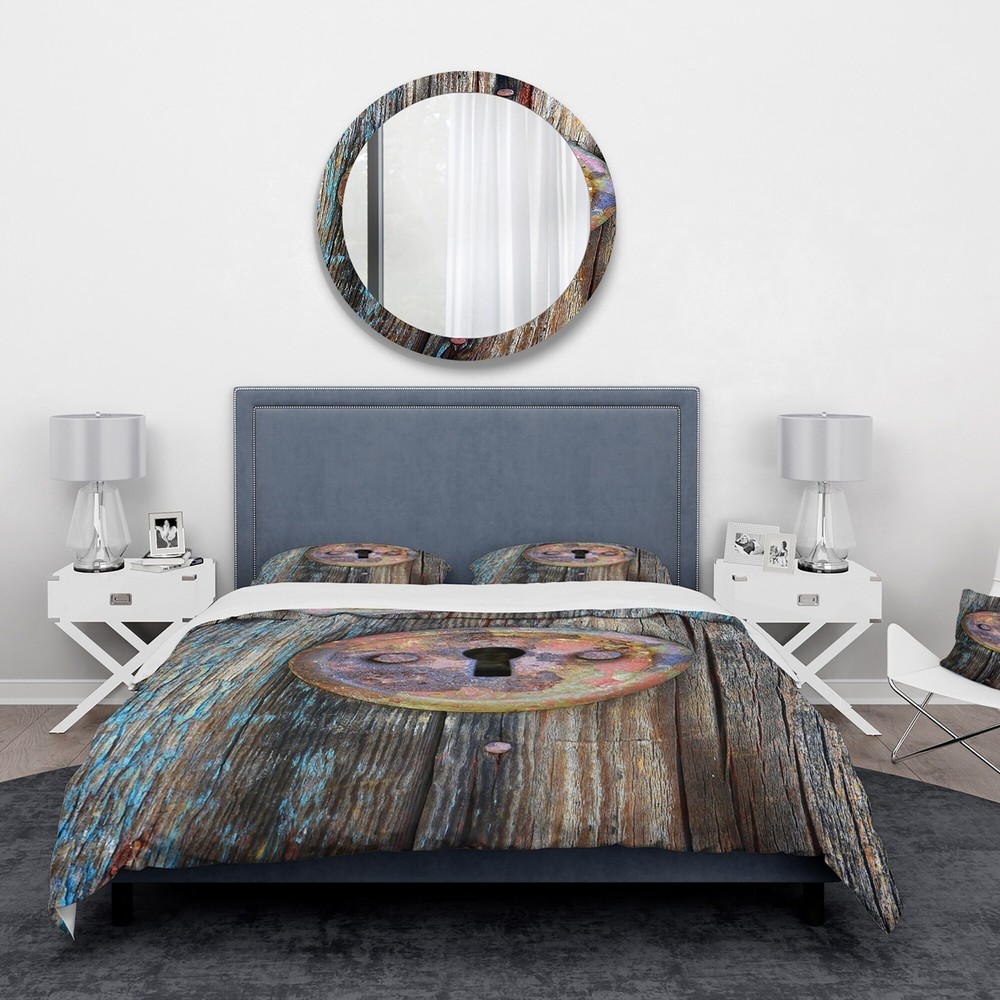 Designart 'Colorful Rusty Keyhole on Wooden Door' Vintage