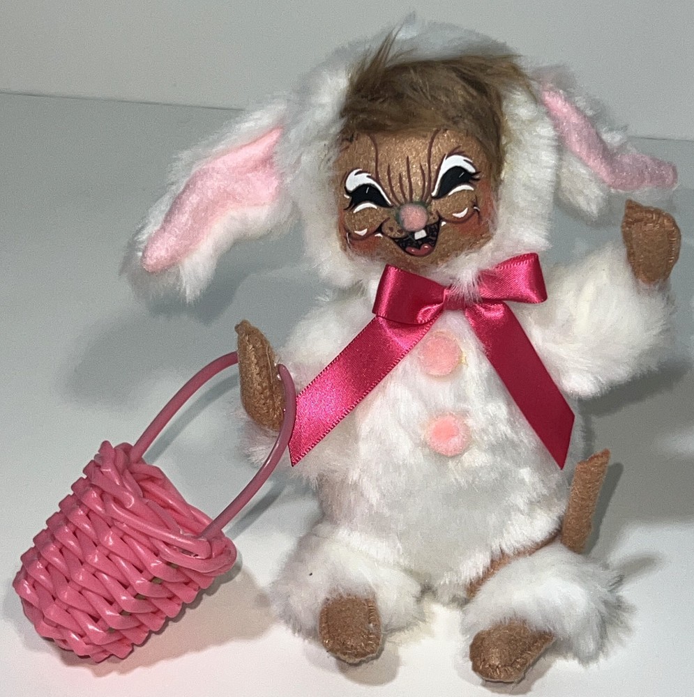Annalee 7” Mouse Bunny Rabbit Suit Pink Bow Easter Basket 2013 Poseable Figure