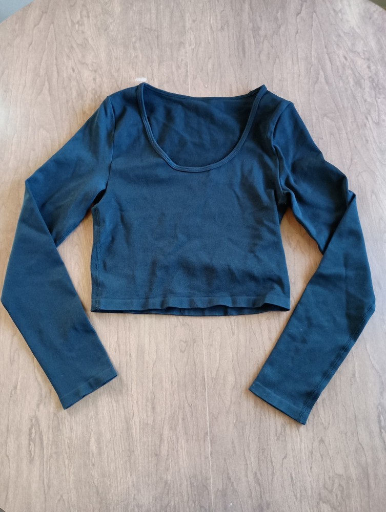 OQQ Women's Black Long Sleeve Workout Crop Top Size Medium