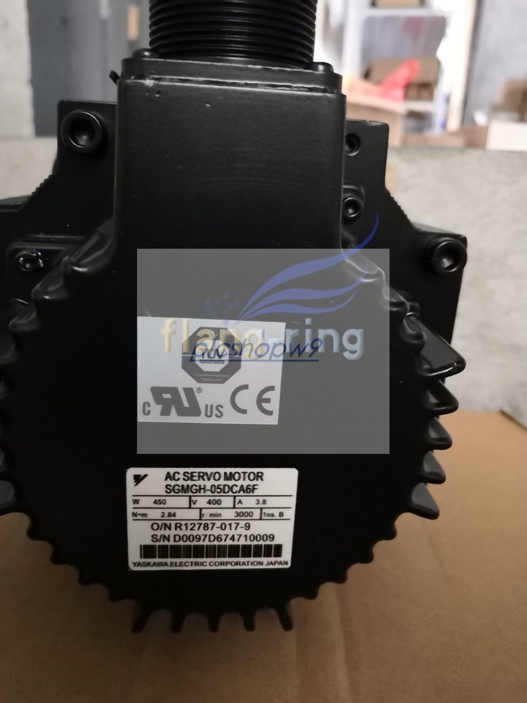 One New YASKAWA SGMGH-05DCA6F SERVO MOTOR