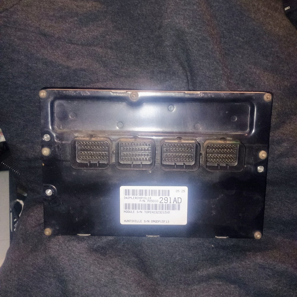 2004 2005 Chrysler PT Cruiser 2.4L Engine Computer Module ECU ECM P05033291AD