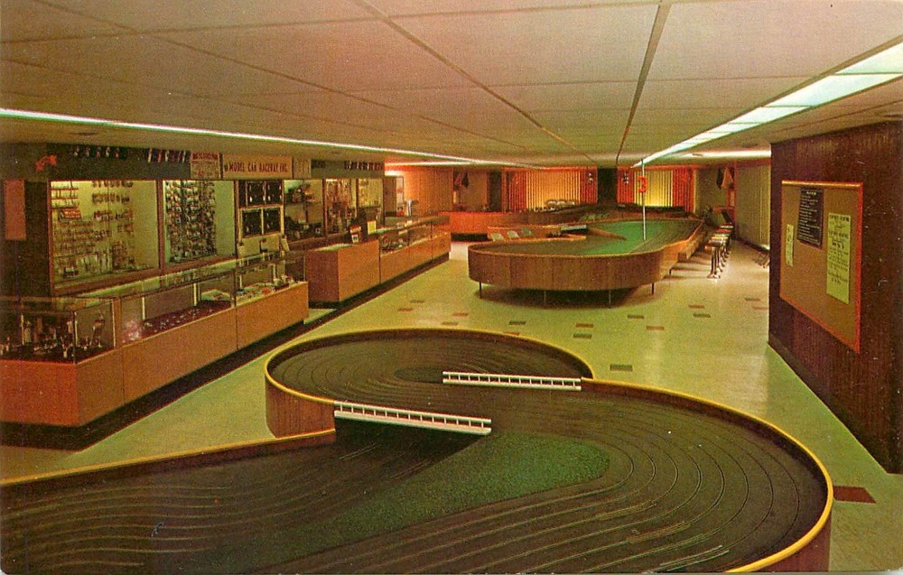 MODEL CAR RACEWAY, MORGANTOWN, WEST VIRGINIA, VINTAGE POSTCARD (D252)