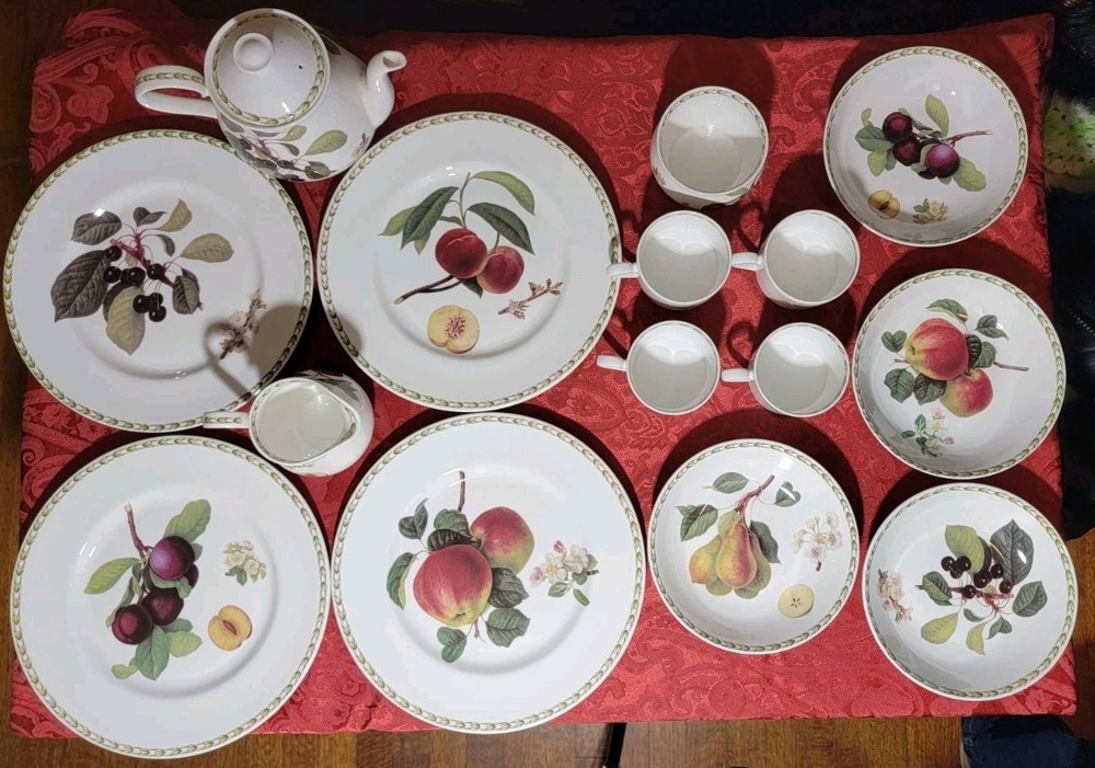 16 Pieces Queen’s Hooker’s Fruit The Royal Horticultural Society Bone China
