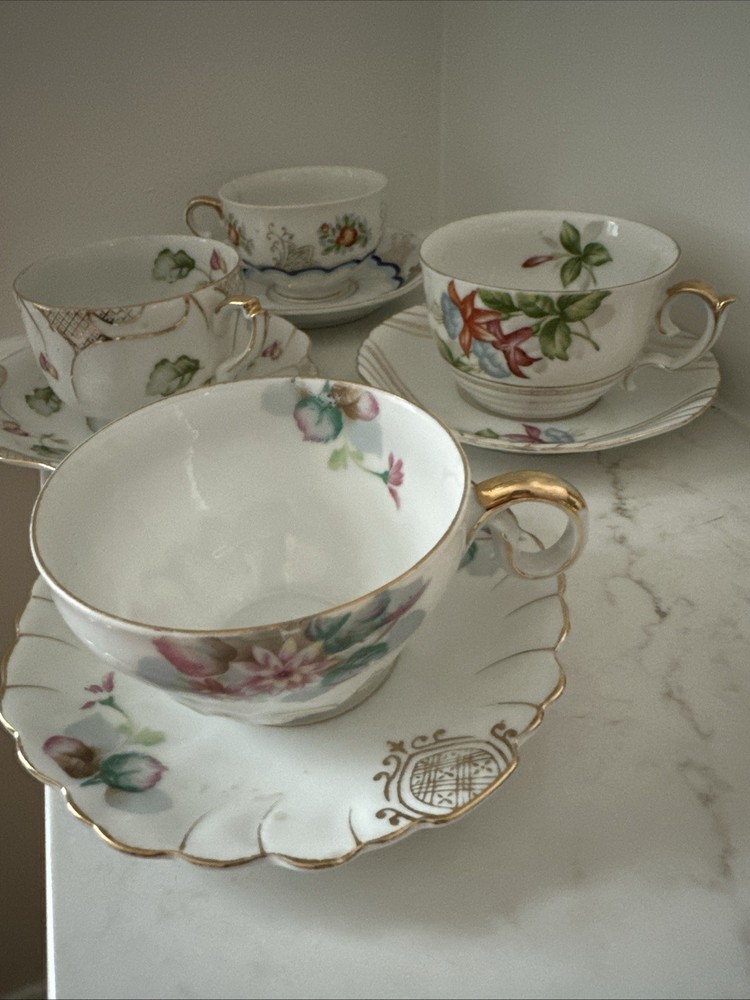 Set Of 4 occupied japan tea cups and saucers