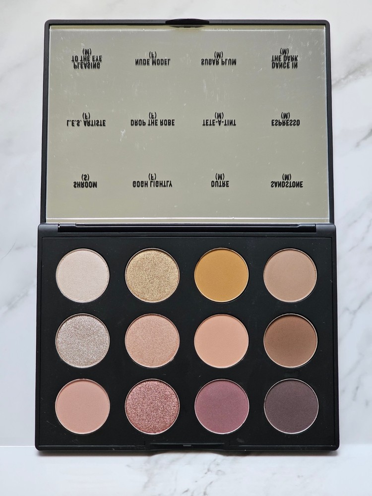 MAC Art Library NUDE MODEL Eye Shadow Palette x 12