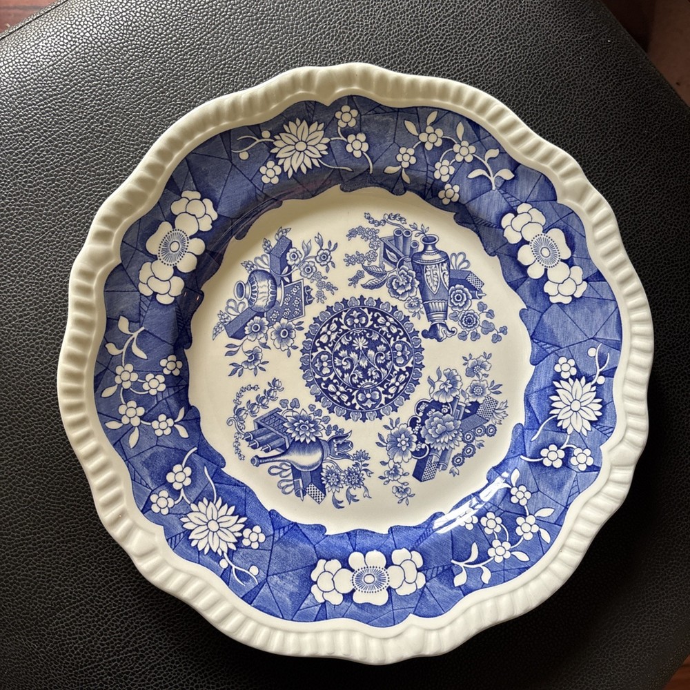 Spode Blue Room Collection Regency Series “Trophies” 10-1/2” Dinner Plate