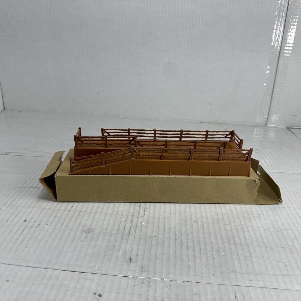 Tyco Ho Scale Cattle Loader For Train, Set Layout Scenery