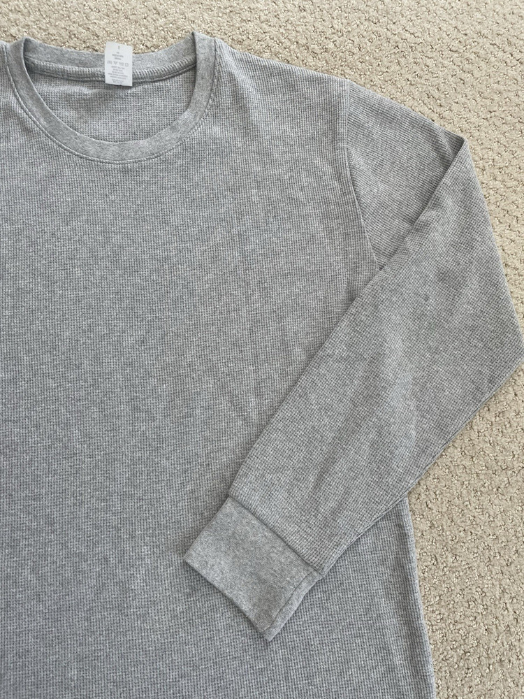Men's Gray Waffle Knit Long Sleeve Crew Neck Size M