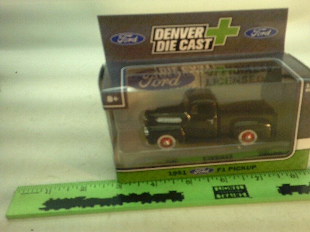 1:48 Scale 1951 Ford® Truck (Black)