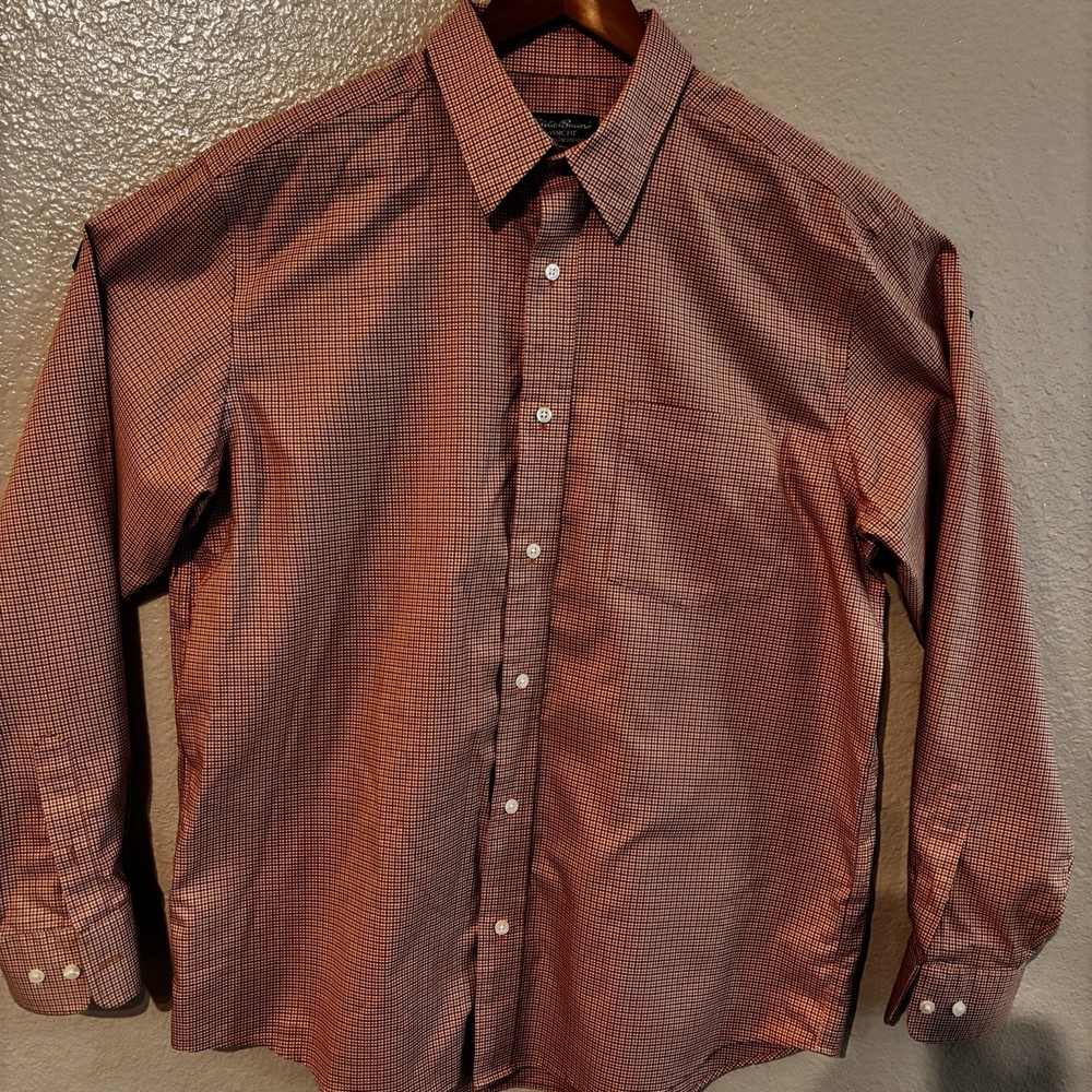 Eddie Bauer Classic Fit Size Large Wrinkle & Stain Resistant