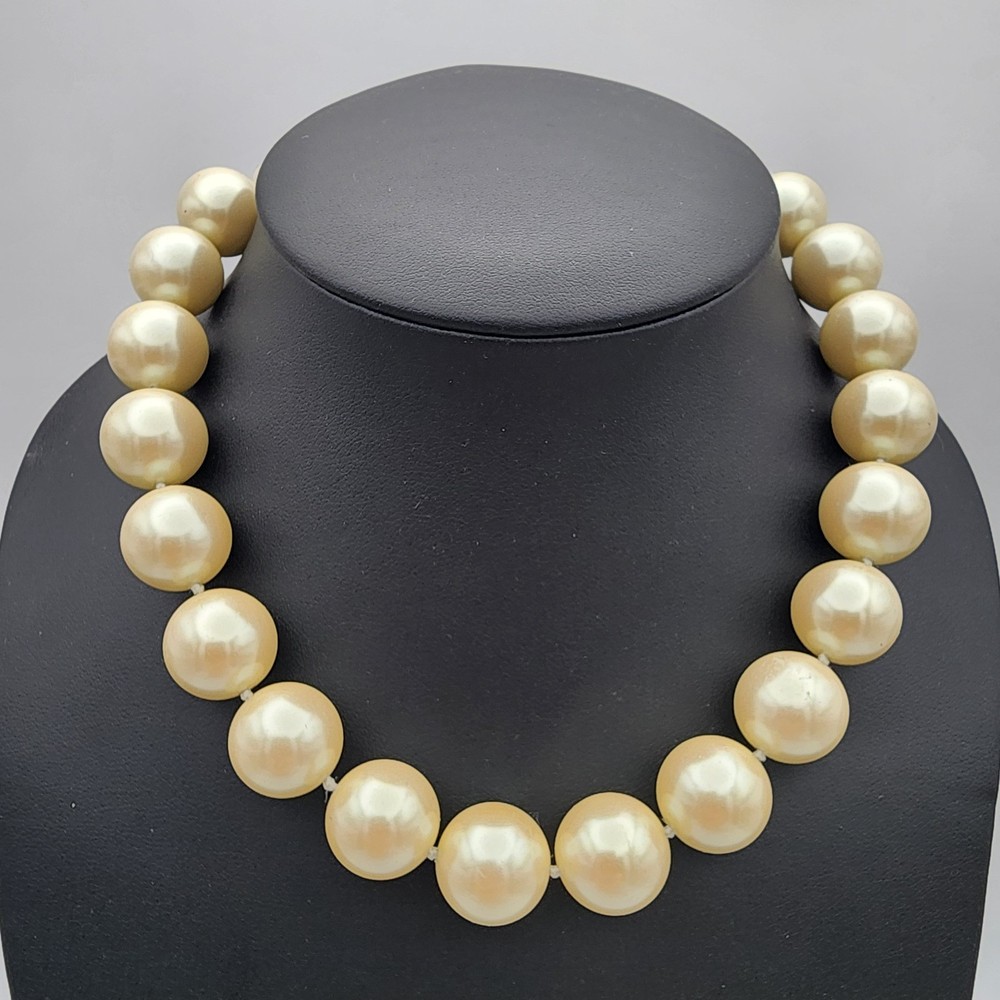 Vintage CAROLEE Heavy 113g Chunky Cream Faux Pearl Necklace Heart Tag Signed