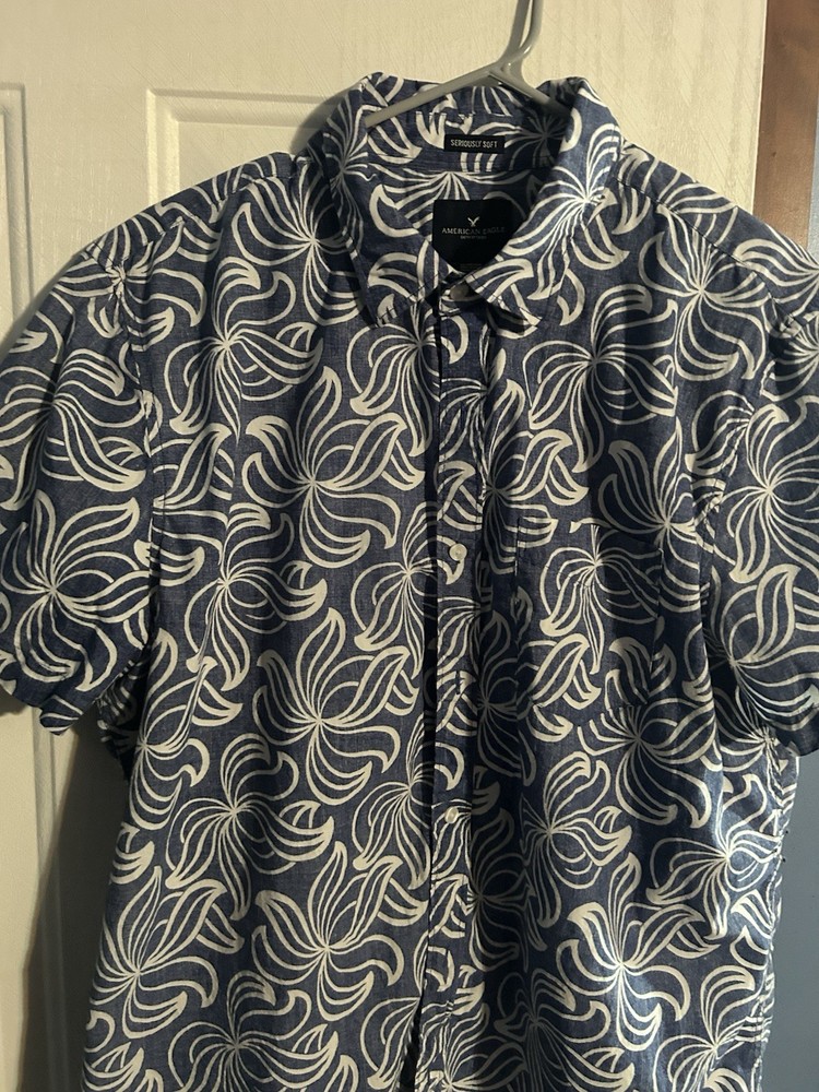 American Eagle Men’s Medium Short Sleeve Button Up Shirt Seriously Soft