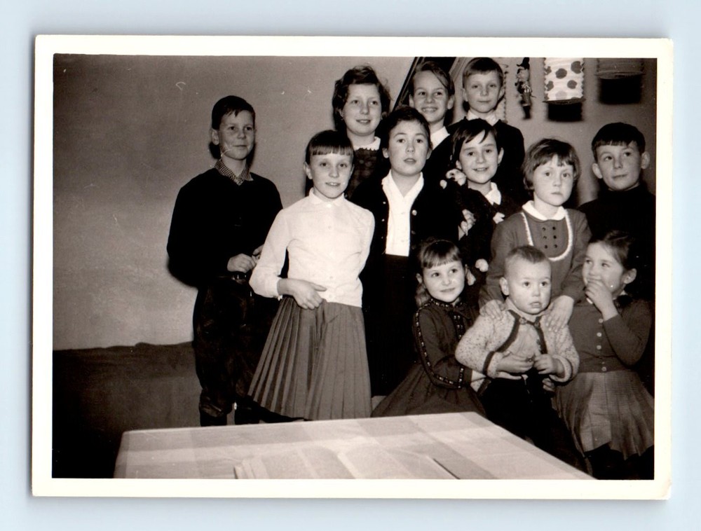 Old Vintage Photo SMILING BOYS GIRLS CHILDREN GROUP PICTURE ANTIQUE SNAPSHOT