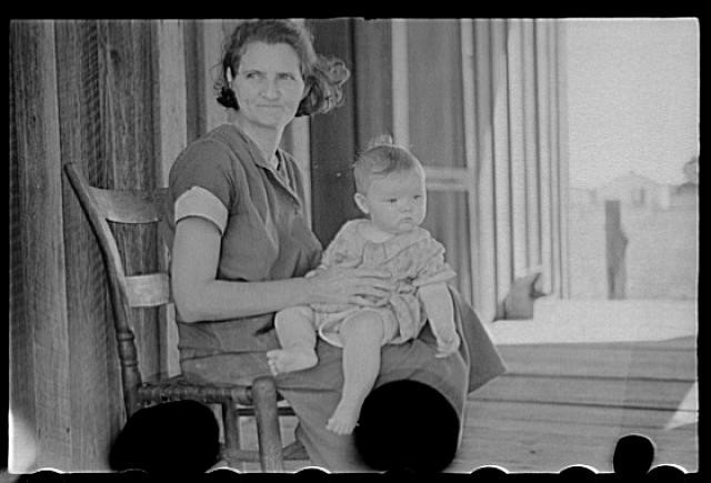 Photo:Irwin County, Georgia, Wife and baby of tenant farmer