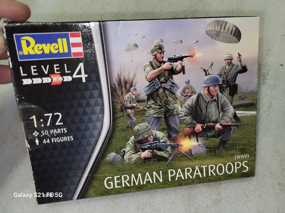Revell WW II German Paratroops Soldier Figures 1/72 #02532
