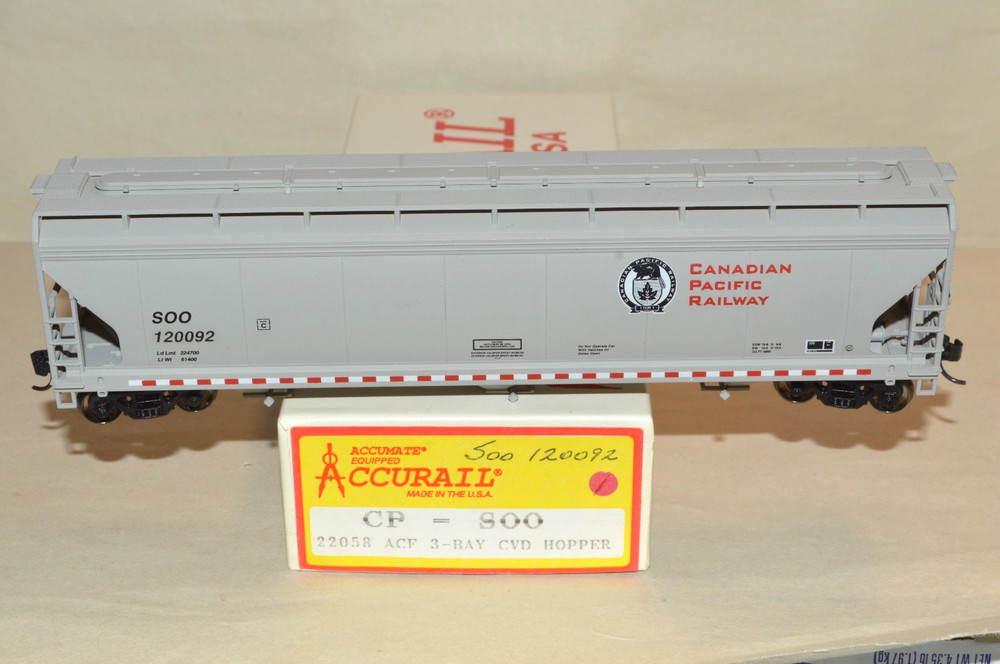 HO scale Accurail Canadian Pacific Ry SOO Line ACF 3 bay grain covered hopper