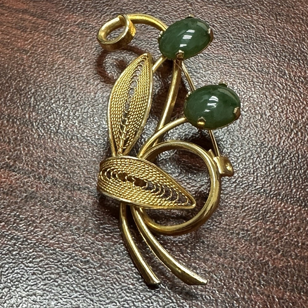 Vintage Nephrite Jade Cabochons Brooch Pin Gold Tone Filigree Leaves Beautiful