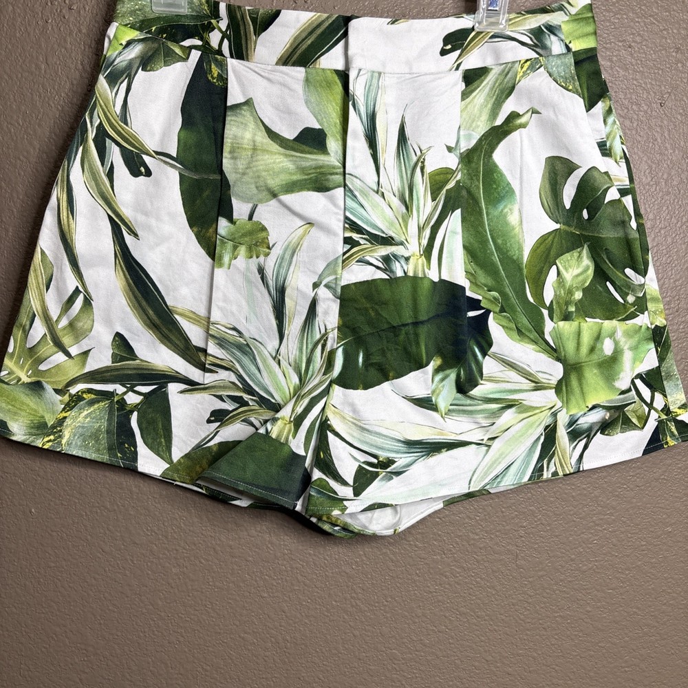 Gianni Bini Women Palm Print Shorts Hawaiian Island pleats  Wpockets  Sz 12