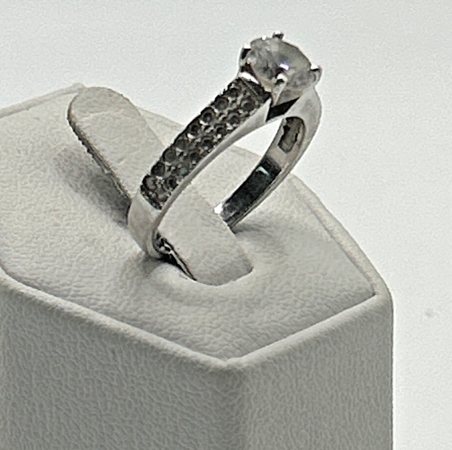 STUNNING .925 Vintage Sterling Silver Estate Ring Size 6.75  Colorless stone