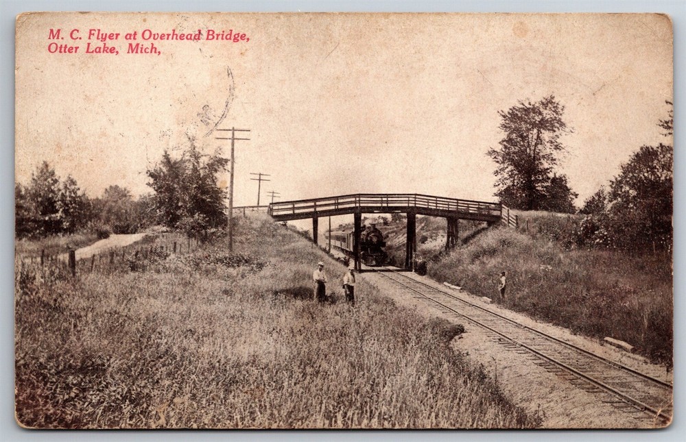 MC Flyer Oncoming Train Overhead Bridge Otter Lake MI C1914 Postcard AC8