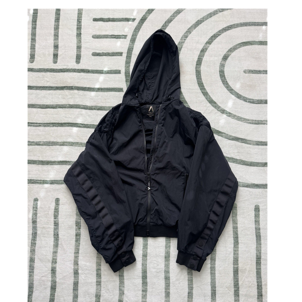 Athleta Women's XS Black Cropped Hooded Full Zip Polyester Windbreaker Jacket