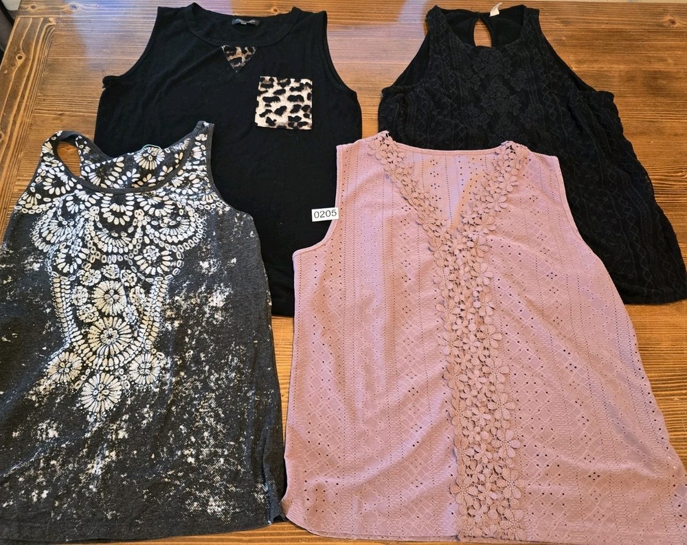 Lot Of 4 Womens Sleeveless Blouses And Tanks Size Large