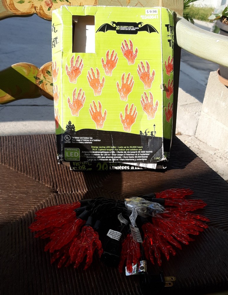 Halloween vampire hand lights, 20 bulbs, brand new