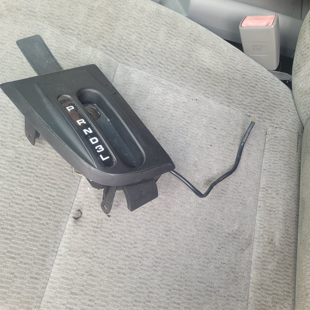 KIA SEDONA 04 05 Gear Shifter Selector Gate Trim