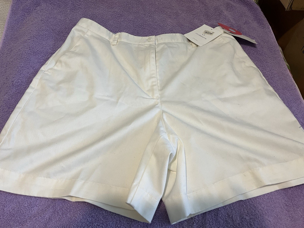 Vintage Liz Claiborne  Shorts Women White 100% Cotton. Size 16