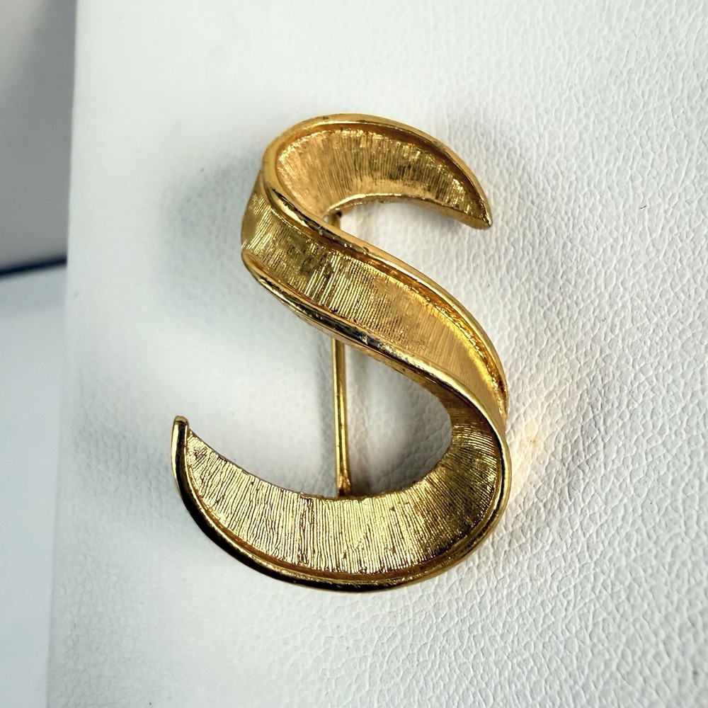 Vintage TRIFARI Letter S Initial Gold Tone Small Lapel Pin Brooch