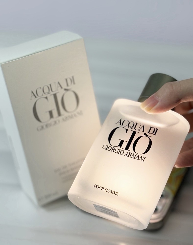 Giorgio Armani Acqua Di Gio Eau de Toilette Spray 3.4 fl oz Regular Size