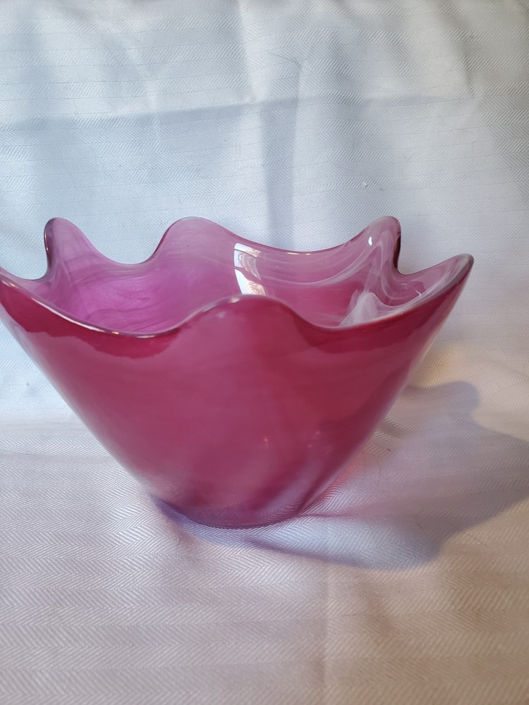 2011 Cypress Home Recycled Art Glass Scalloped Bowl Fuchsia 7